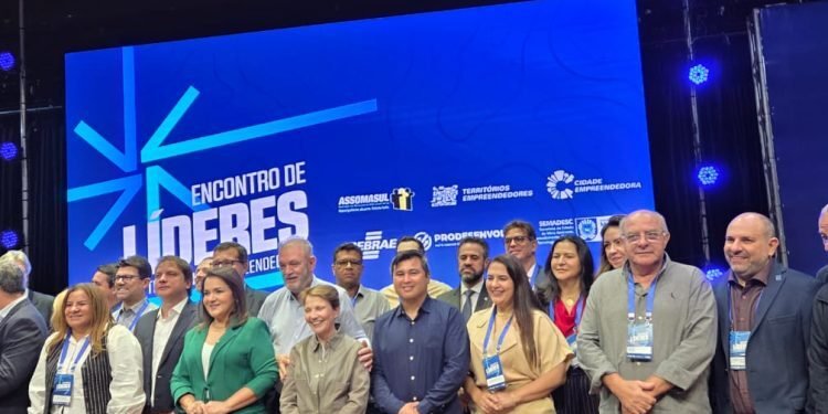 Prefeito Jaime participa de encontro