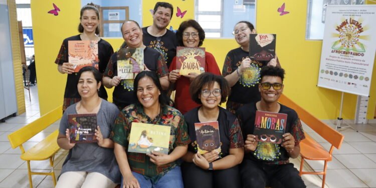 Biblioteca Municipal recebe doação de livros do projeto Manhã Literária – Afrocentrando