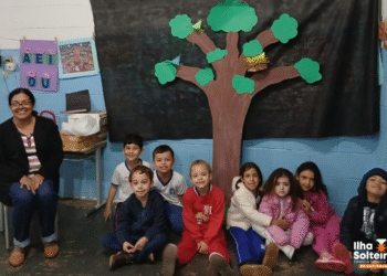 Projeto une contação de histórias e musicalização 