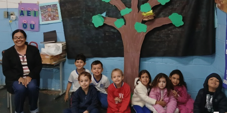 Projeto une contação de histórias e musicalização 