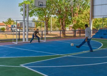 Véstia ganha quadra coberta com arquibancada