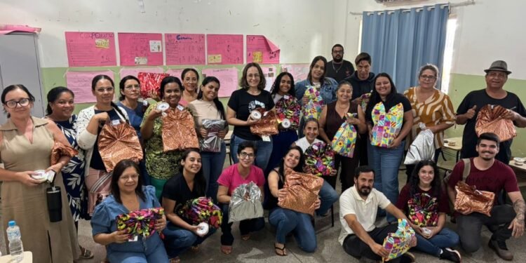 Prefeitura antecipa comemoração do Dia dos Professores com entrega de mimos nas escolas municipais