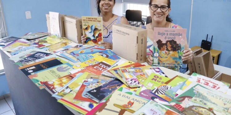 Biblioteca Assis Chateaubriand recebe novos livros infantis